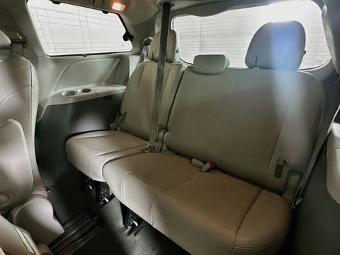 Used 2020 Toyota Sienna XLE FWD image 27