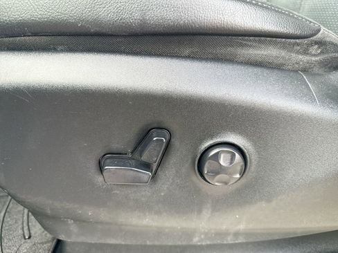 Used 2018 Chrysler Pacifica Touring-L Plus image 13