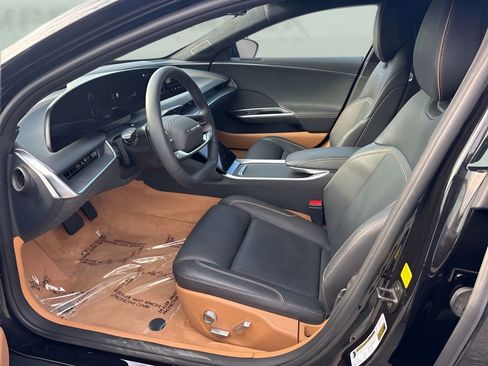 Used 2024 Lucid Air Touring image 9