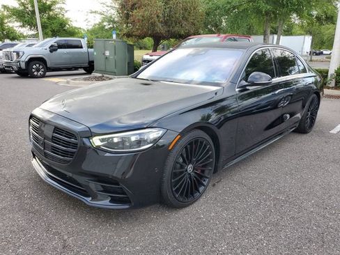 Used 2022 Mercedes-Benz S 500 4MATIC w/ AMG Line Package image 2