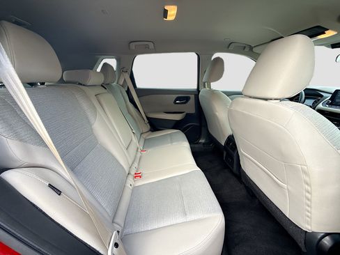 Used 2023 Nissan Rogue SV image 28