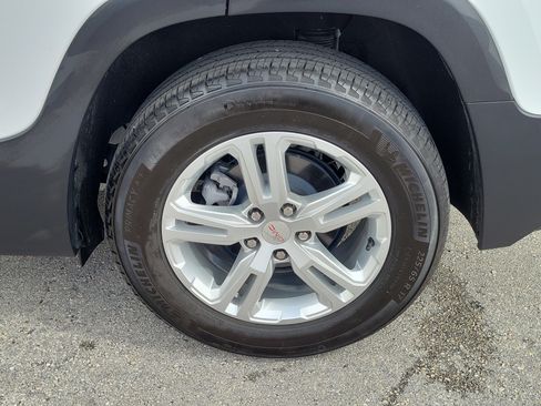 Used 2024 GMC Terrain SLE w/ Driver Convenience Package FWD image 28