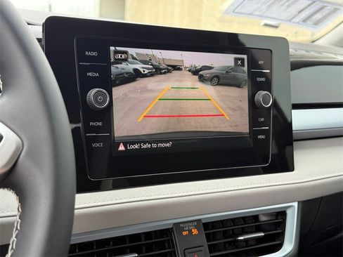 New 2026 Volkswagen Taos SE image 24