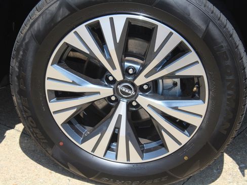 Used 2023 Nissan Rogue SV AWD/4WD image 3