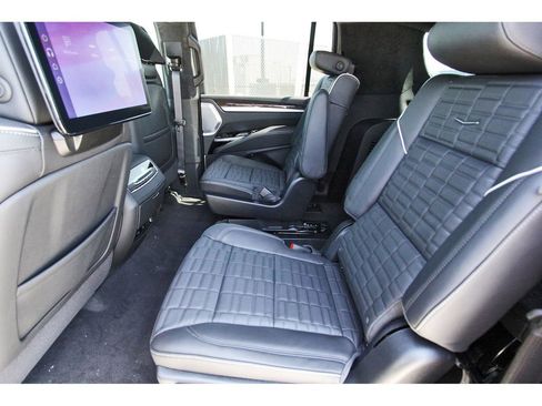 New 2026 Cadillac Escalade ESV Platinum Sport w/ LPO, ONYX Package image 7