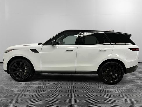 Used 2023 Land Rover Range Rover Sport SE image 2