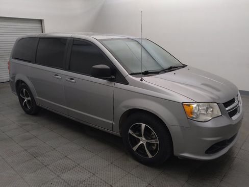Used 2018 Dodge Grand Caravan SE w/ UConnect Hands-Free Group FWD image 11