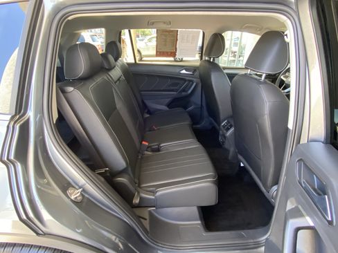 Certified 2023 Volkswagen Tiguan SE FWD image 40