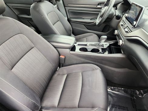 Used 2024 Nissan Altima 2.5 SV image 4