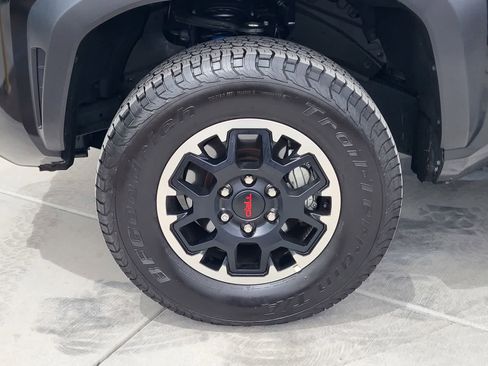Used 2025 Toyota Tacoma TRD Off-Road AWD/4WD image 8