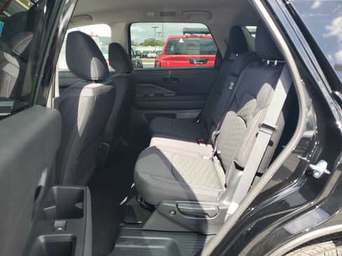 New 2026 Nissan Pathfinder SV image 10