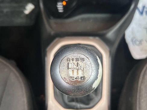 Used 2015 Jeep Renegade Latitude image 3