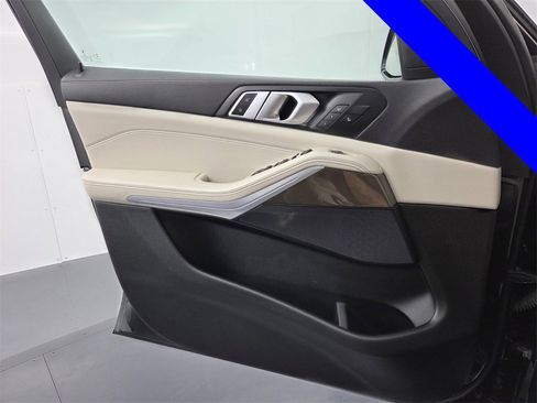 Used 2022 BMW X5 xDrive40i w/ M Sport Package image 43