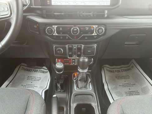 Used 2024 Jeep Wrangler Unlimited Rubicon image 11