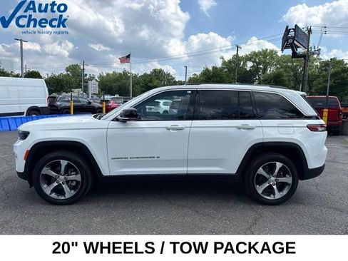 Used 2023 Jeep Grand Cherokee Limited w/ Trailer Tow Prep Group (B) AWD/4WD image 17