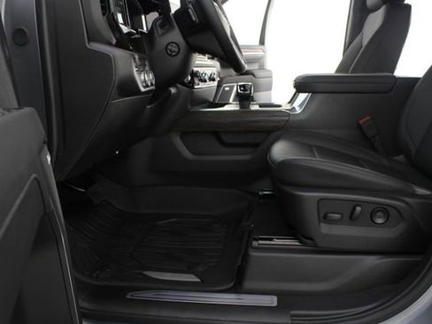 New 2026 GMC Sierra 1500 SLT image 18