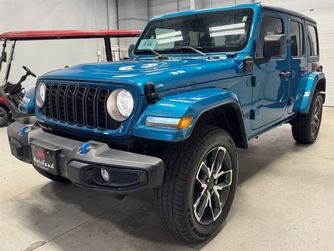Used 2024 Jeep Wrangler Unlimited w/ Convenience Group AWD/4WD image 3