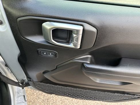 Used 2024 Jeep Wrangler Sport S image 11