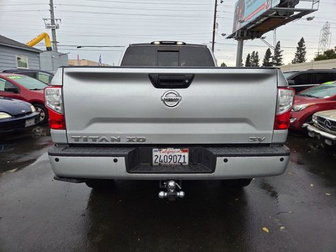 Used 2016 Nissan Titan SV RWD image 3