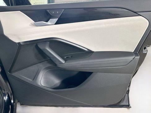 Certified 2025 Volkswagen Tiguan SE AWD/4WD image 40