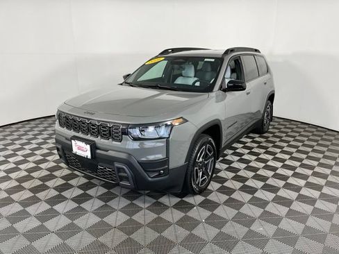 Used 2026 Jeep Cherokee Laredo AWD/4WD image 3