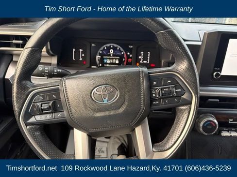 Used 2025 Toyota 4Runner SR5 AWD/4WD image 12
