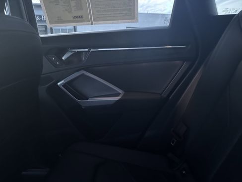 Used 2023 Audi Q3 2.0T Premium image 17