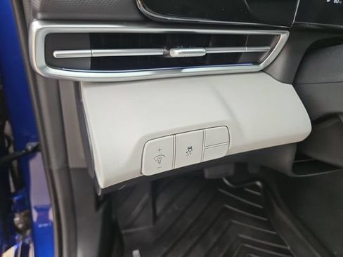 Used 2025 Hyundai Elantra Limited FWD image 18