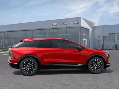 New 2025 Cadillac Optiq Sport 2 w/ LPO, Floor Liner Package AWD/4WD image 5