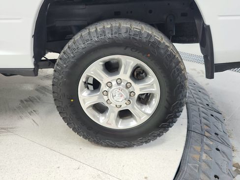 Used 2024 RAM 2500 Big Horn w/ Off Road Package AWD/4WD image 13