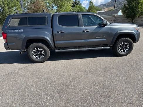 Used 2016 Toyota Tacoma TRD Off-Road AWD/4WD image 10