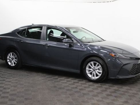 Used 2025 Toyota Camry LE image 3
