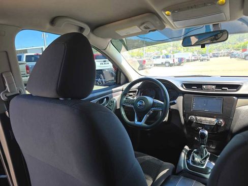 Used 2018 Nissan Rogue Sport S w/ S Appearance Package FWD image 10