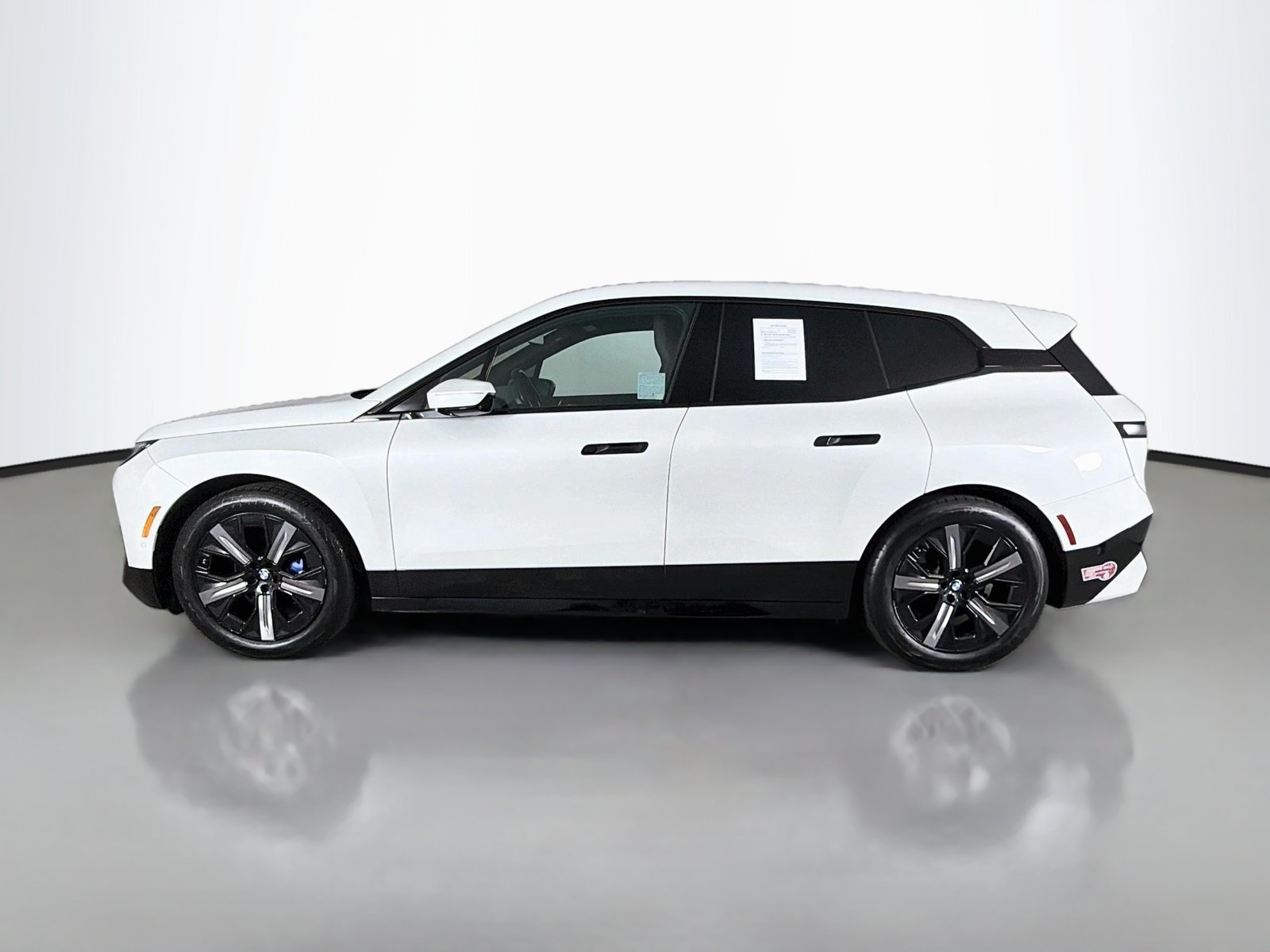 Certified 2024 BMW iX xDrive50 w/ Premium Package AWD/4WD image 4
