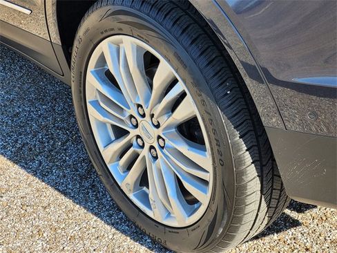 Used 2019 Cadillac XT5 Premium Luxury w/ Driver Assist Package image 7