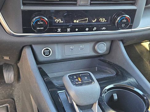 Used 2023 Nissan Rogue SV image 27