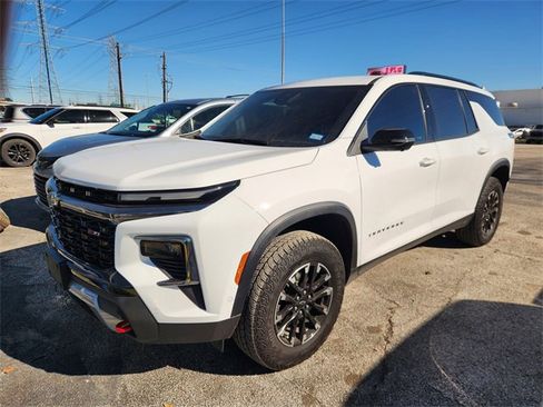 Used 2024 Chevrolet Traverse Z71 w/ Enhanced Driving Package image 2