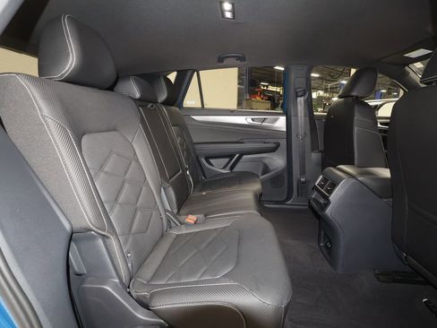 Used 2025 Volkswagen Atlas Cross Sport SE image 24