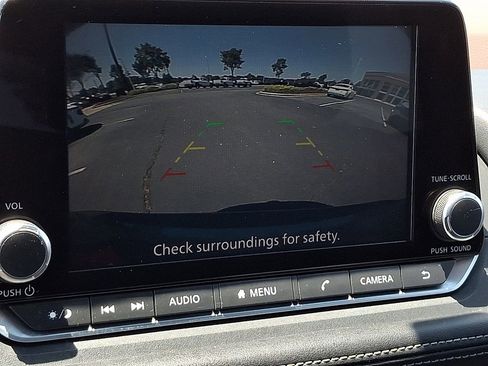 Used 2023 Nissan Rogue SV AWD/4WD image 17