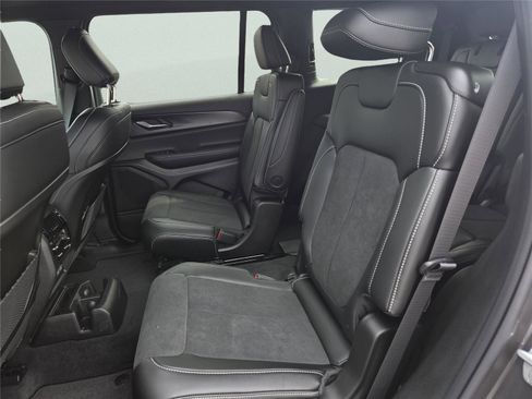 New 2025 Jeep Grand Cherokee L Altitude RWD image 23