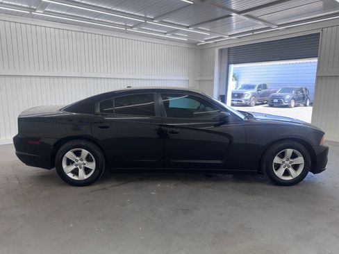Used 2014 Dodge Charger SE w/ Connectivity Group image 4