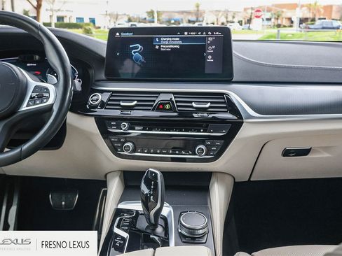 Used 2022 BMW 530e w/ M Sport Package image 16