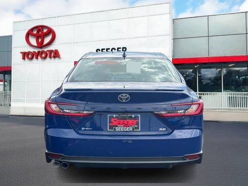 Used 2026 Toyota Camry SE FWD image 5