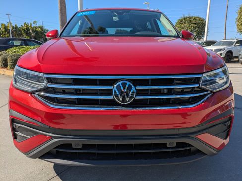 Certified 2023 Volkswagen Tiguan SE image 9