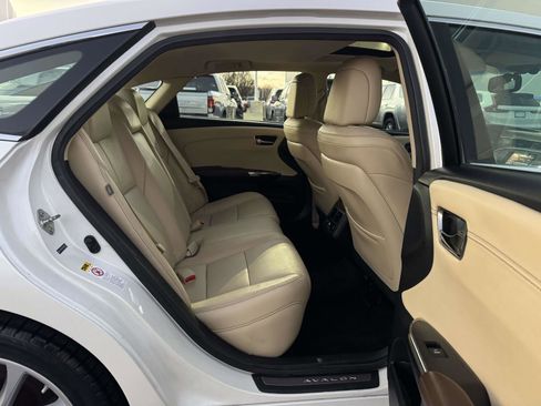 Used 2013 Toyota Avalon Limited image 16