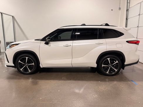 Used 2021 Toyota Highlander XSE FWD image 8