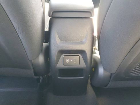 Certified 2025 Hyundai Venue SEL image 12