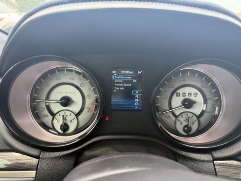 Used 2014 Chrysler 300 C RWD image 14