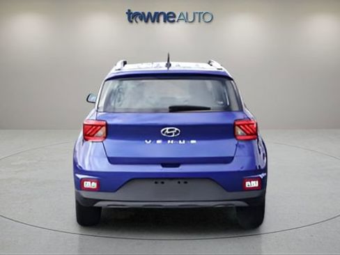 Used 2023 Hyundai Venue Limited w/ Cargo Package image 4
