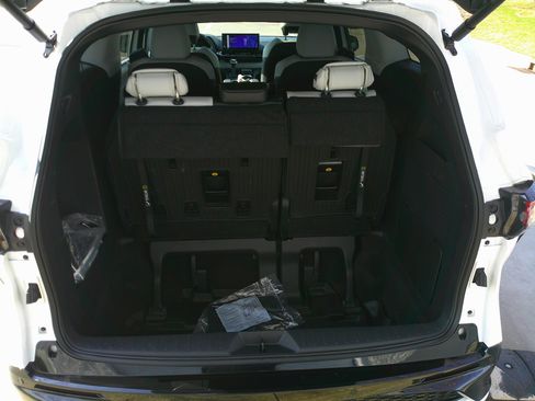 Used 2025 Toyota Sienna XSE image 34